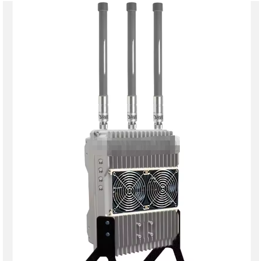 FPV 600-700 MHz 47dBm(50W),   800-900  MHz 47dBm(50W), 900 - 1050  MHz 47dBm(50W)                            Power supply:12/24V    Antenna on a spring